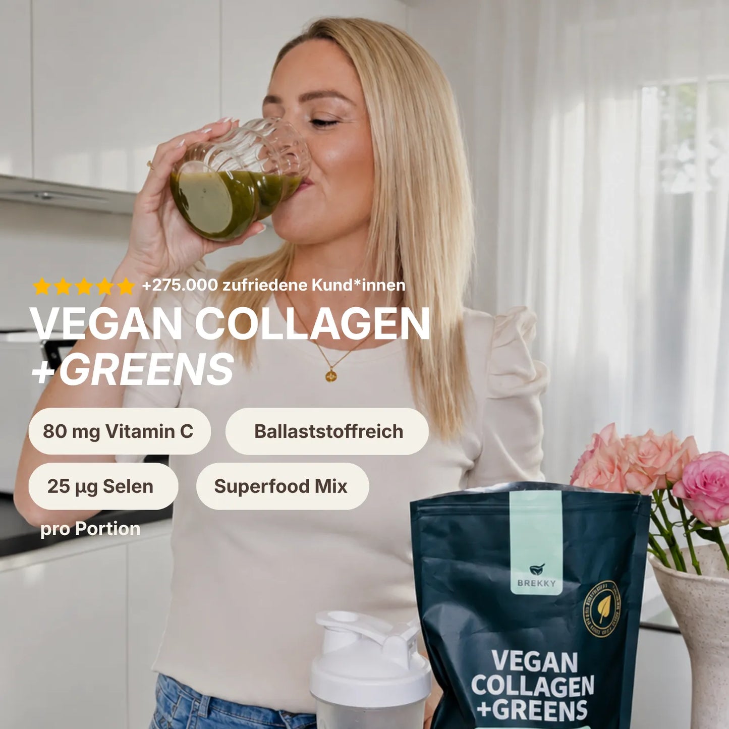 Frau trinkt Vegan Collagen plus Greens Drink