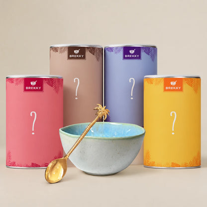 Smoothie Bowl Dosen und Keramik Schale mit goldenem Löffel