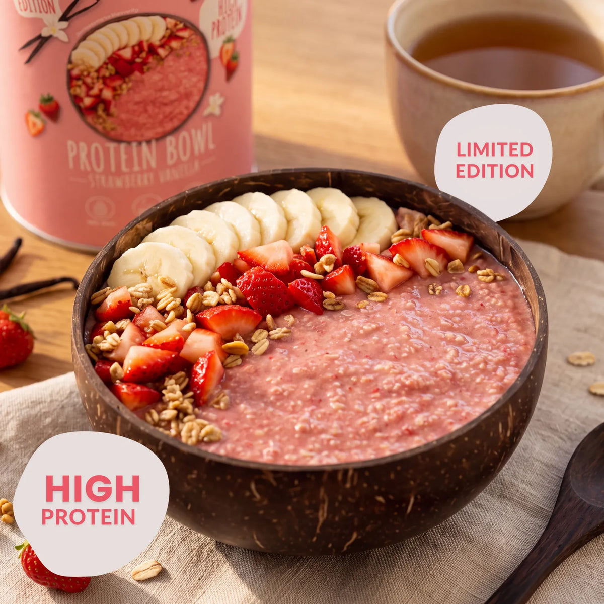 Protein Strawberry Vanilla Smoothie Bowl Zubereitet
