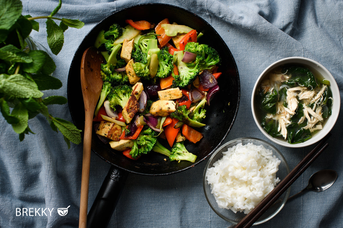 Tofu Gemüsepfanne mit Reis und Suppe
