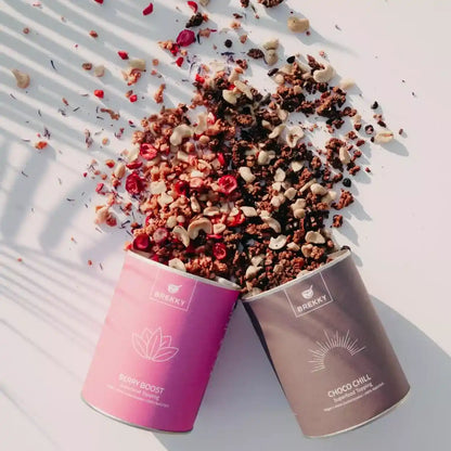 Brekky Bowl Toppings Berry Boost und Choco Chill mit Inhalt ausgeschuettet